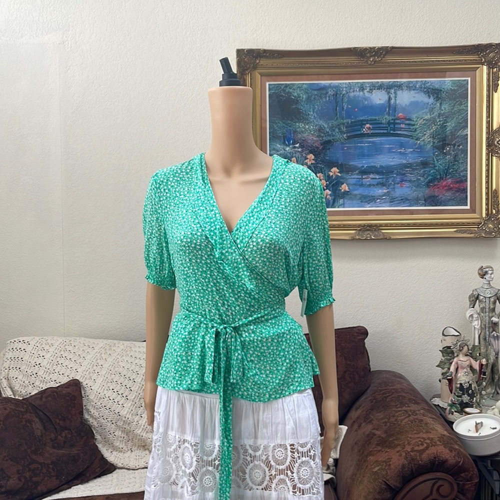 NWT Old Navy Green Floral Top